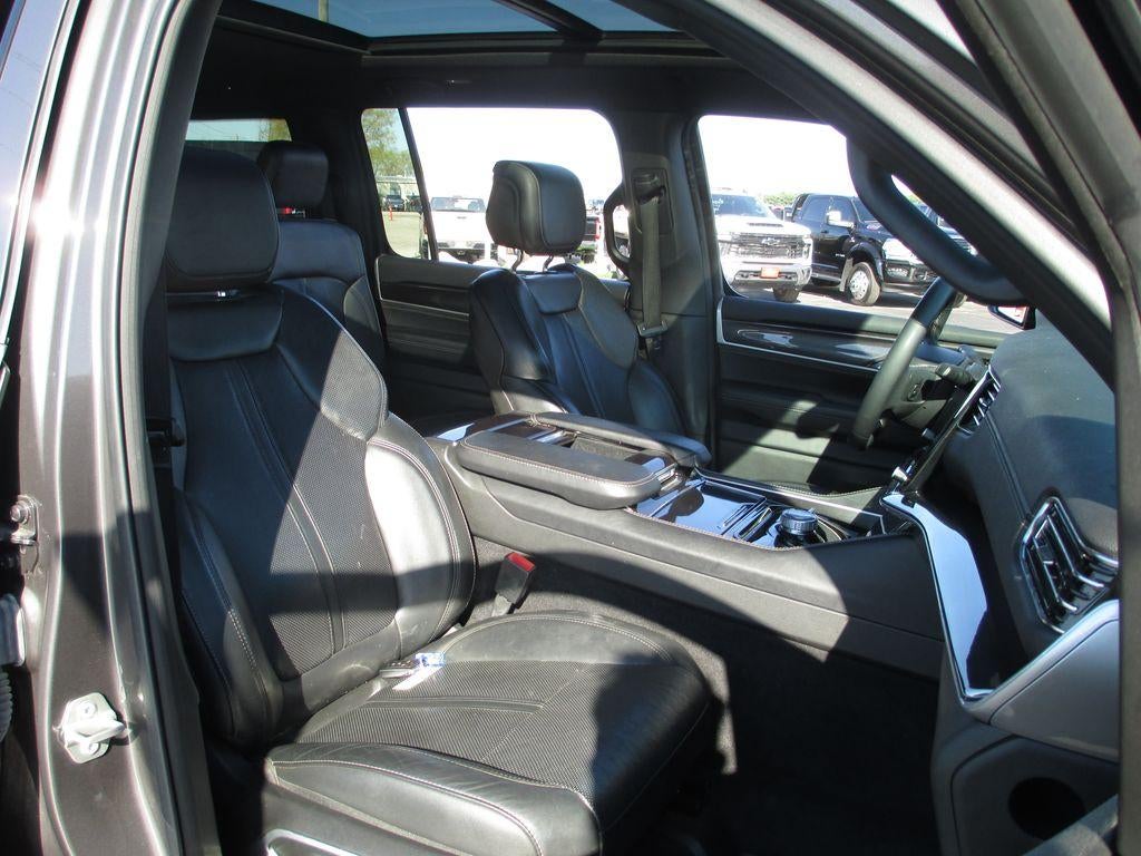 2023 Jeep Wagoneer L Base