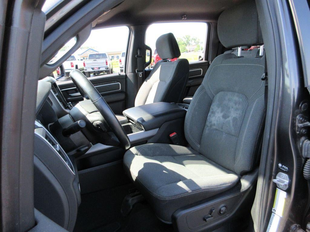 2022 RAM 1500 Big Horn Crew Cab 4x4 5'7" Box