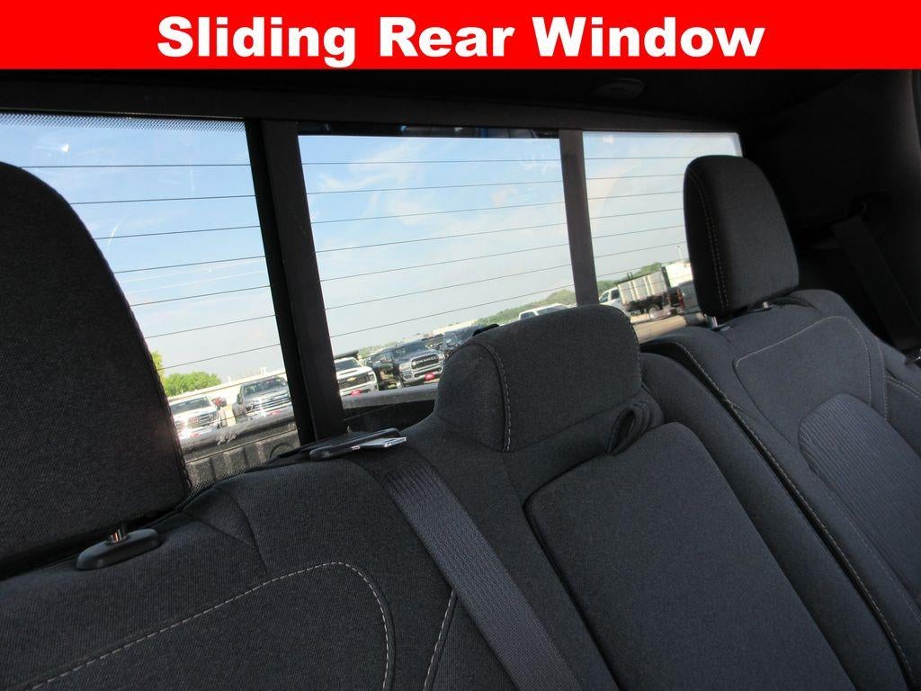 2022 RAM 1500 Big Horn Crew Cab 4x4 5'7" Box