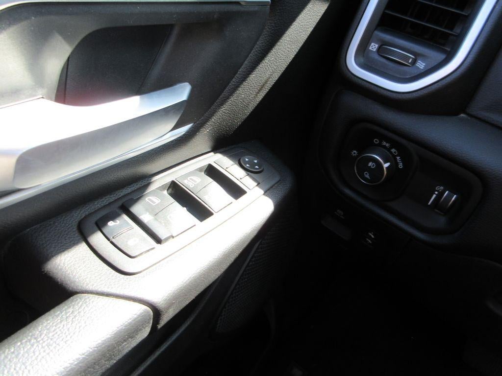 2022 RAM 1500 Big Horn Crew Cab 4x4 5'7" Box