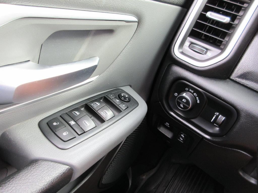 2021 RAM 1500 Big Horn Crew Cab 4x4 5'7" Box