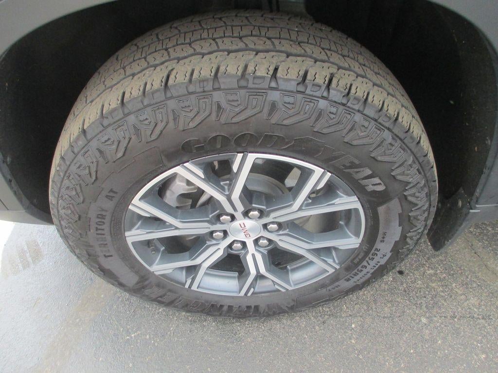2024 GMC Acadia AT4