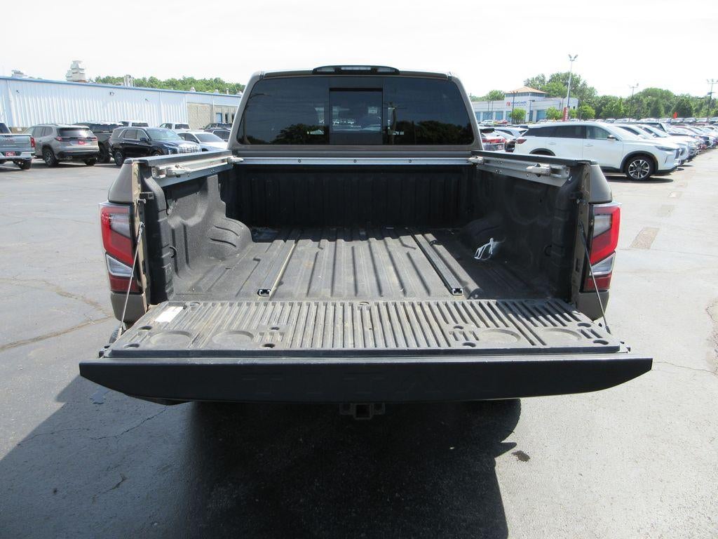 2021 Nissan TITAN Crew Cab PRO-4X 4x4