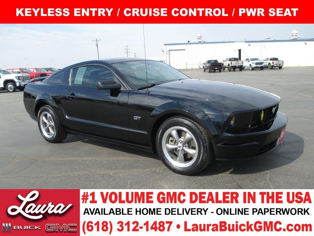 2005 Ford Mustang GT Deluxe