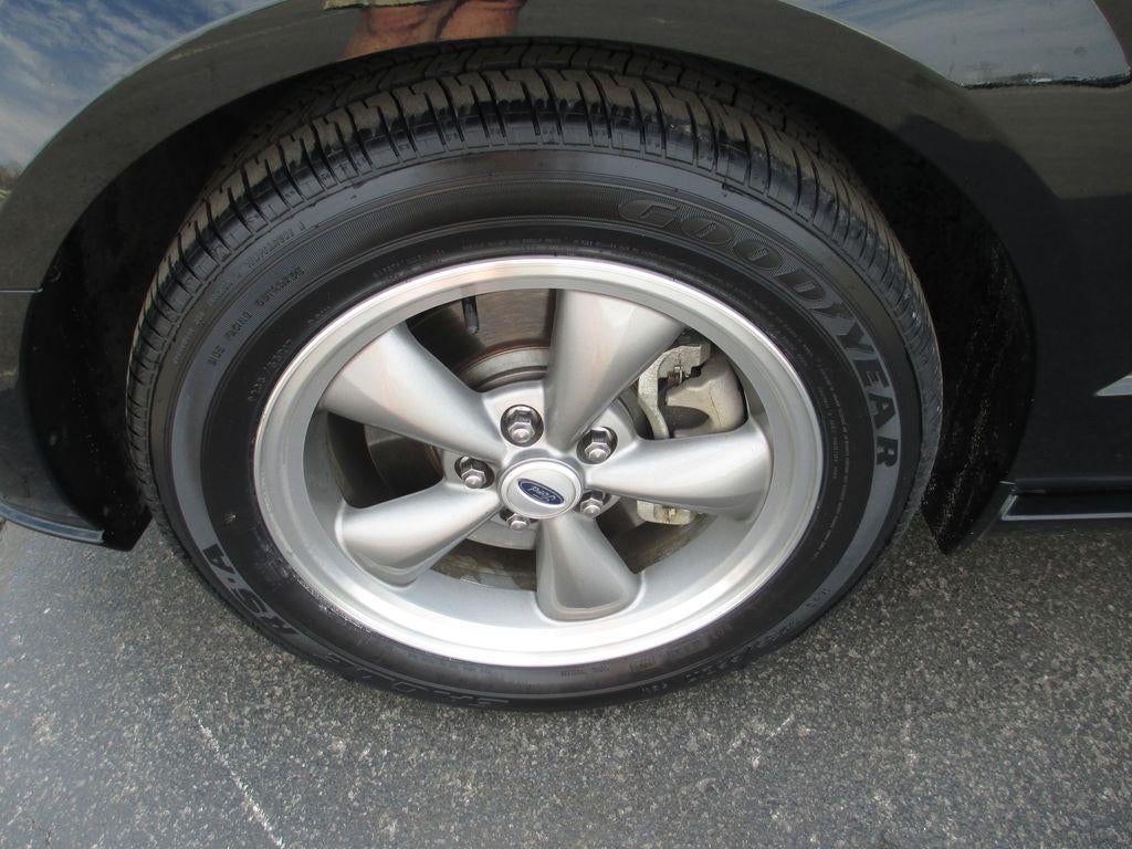 2005 Ford Mustang GT Deluxe