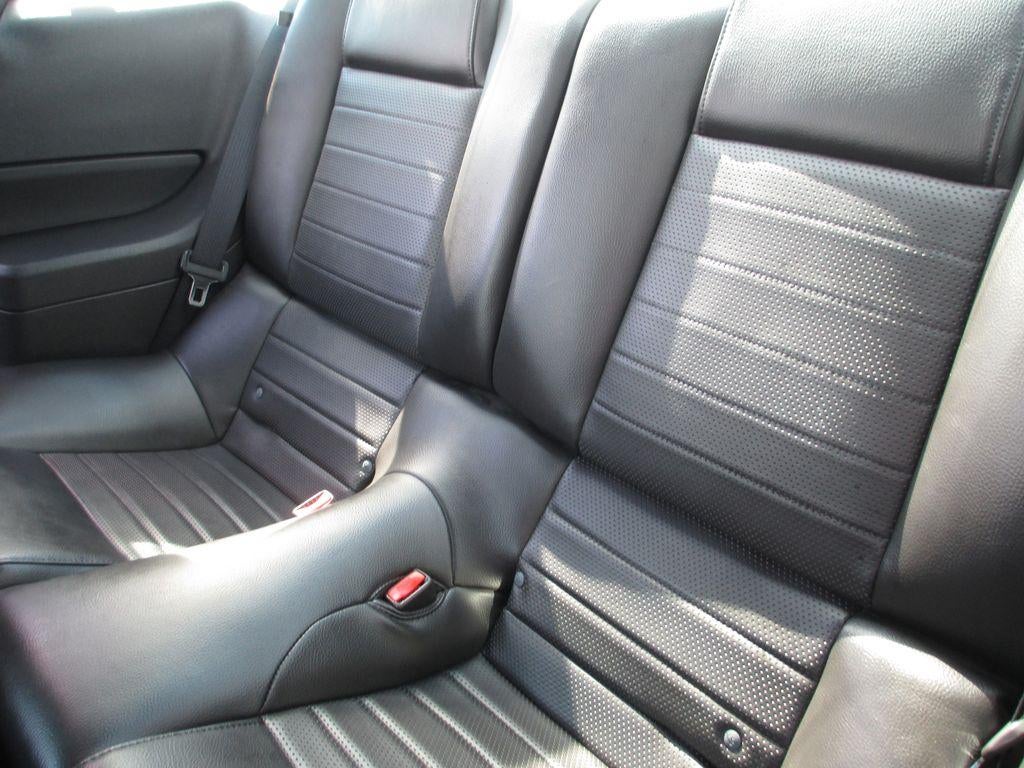 2005 Ford Mustang GT Deluxe