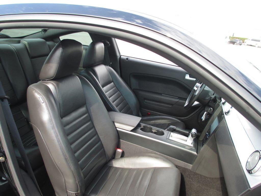 2005 Ford Mustang GT Deluxe