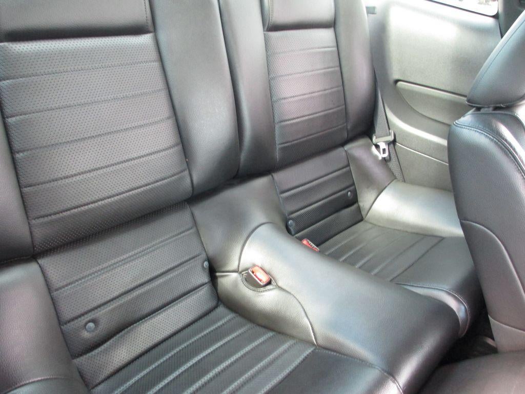 2005 Ford Mustang GT Deluxe