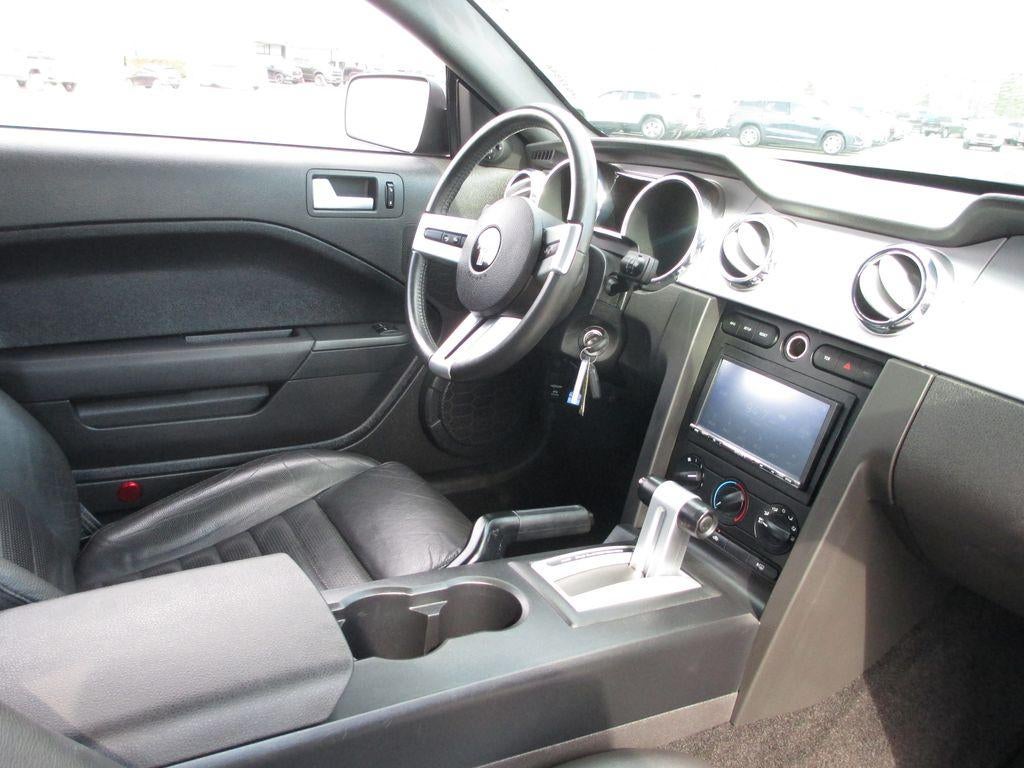 2005 Ford Mustang GT Deluxe