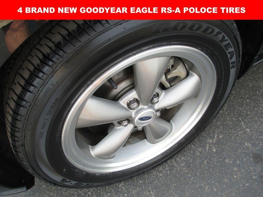 2005 Ford Mustang GT Deluxe