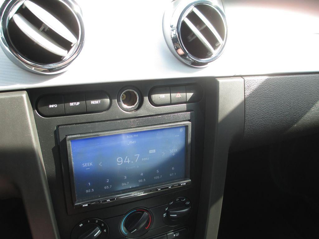 2005 Ford Mustang GT Deluxe