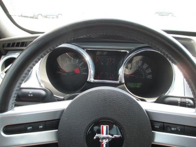 2005 Ford Mustang GT Deluxe