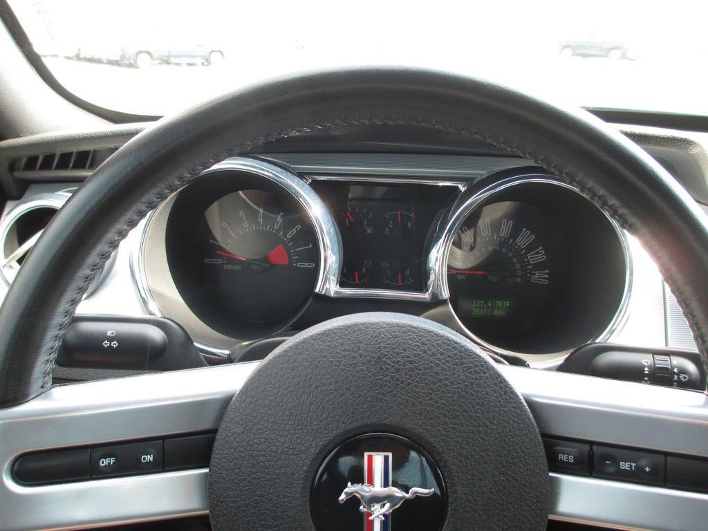 2005 Ford Mustang GT Deluxe