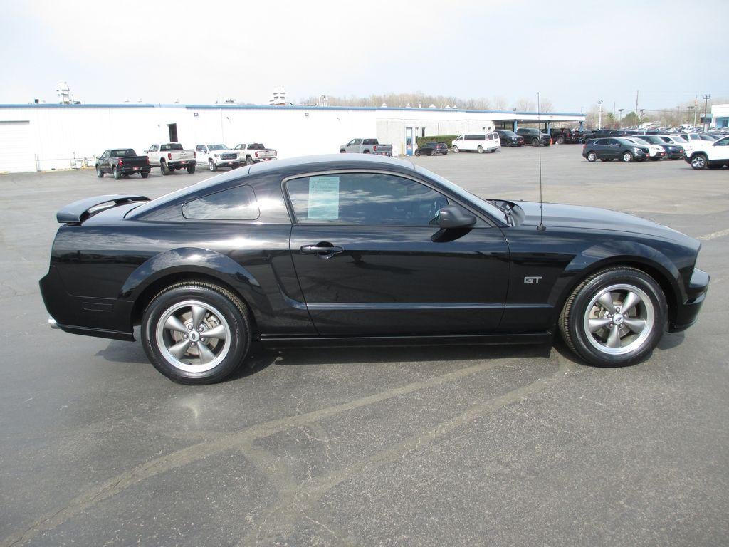 2005 Ford Mustang GT Deluxe