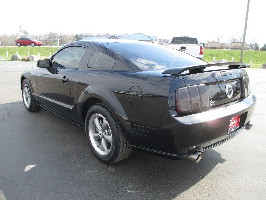 2005 Ford Mustang GT Deluxe