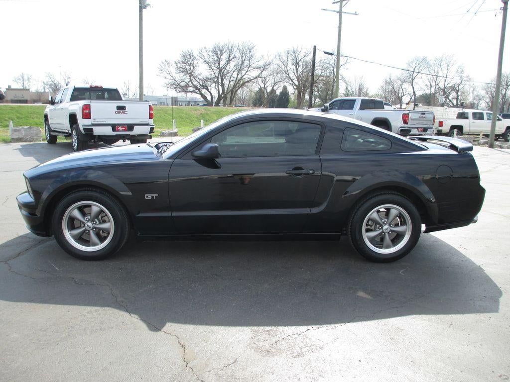2005 Ford Mustang GT Deluxe