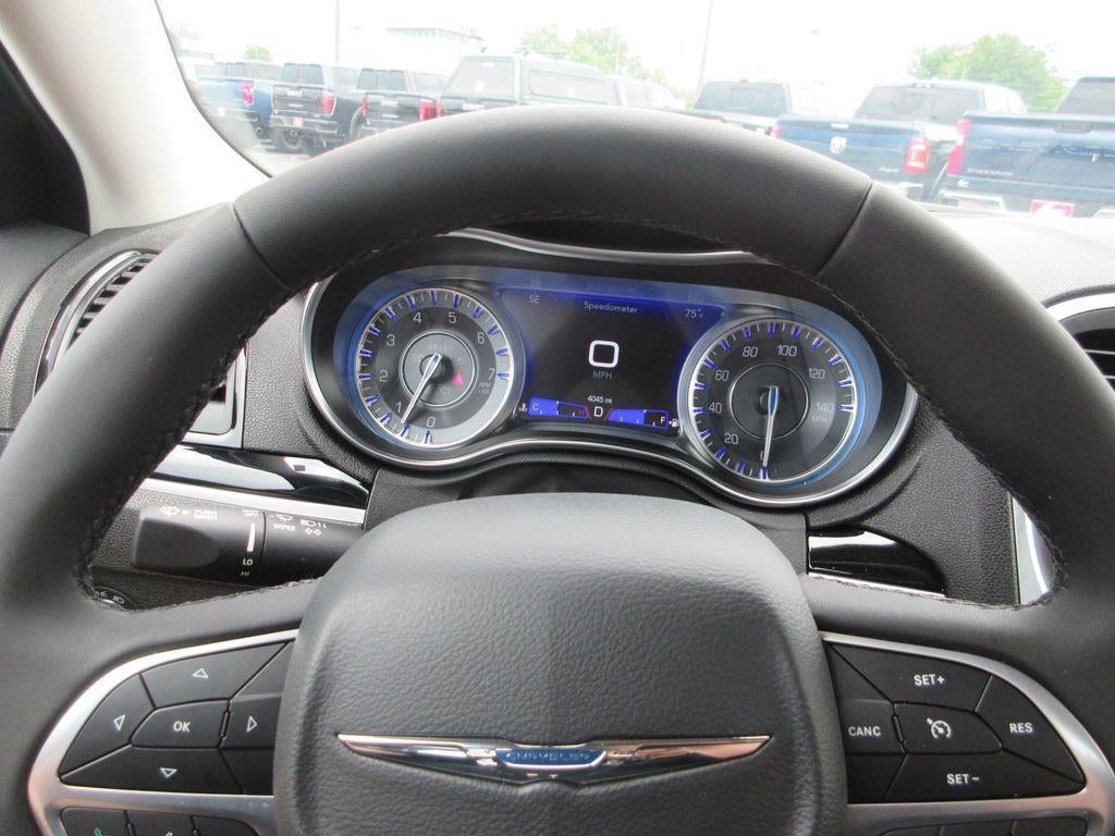 2023 Chrysler 300 Touring