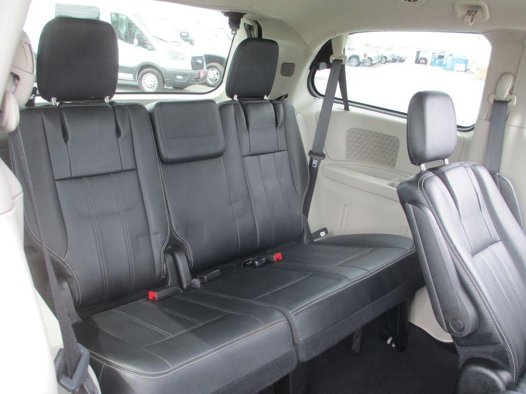 2016 Chrysler Town & Country Touring