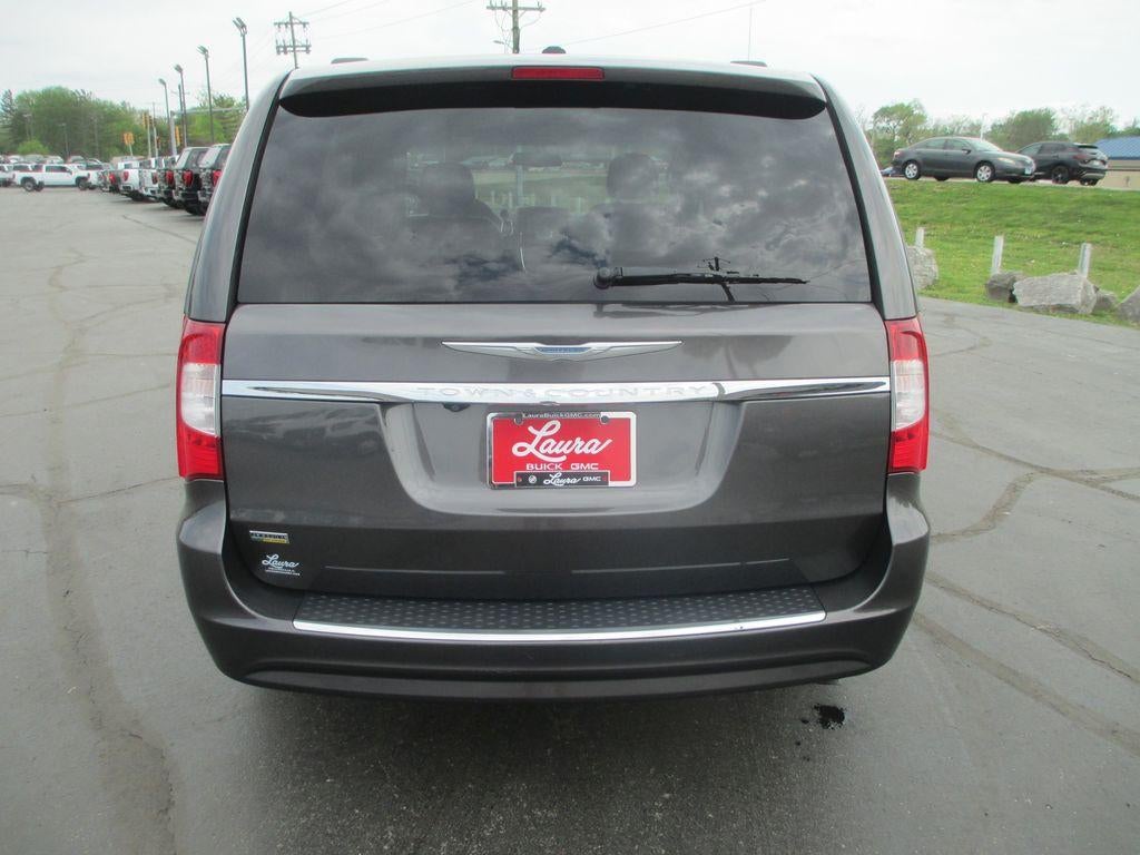 2016 Chrysler Town & Country Touring