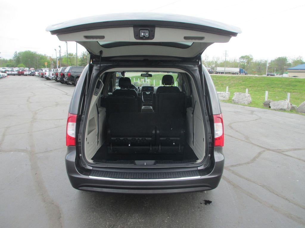 2016 Chrysler Town & Country Touring