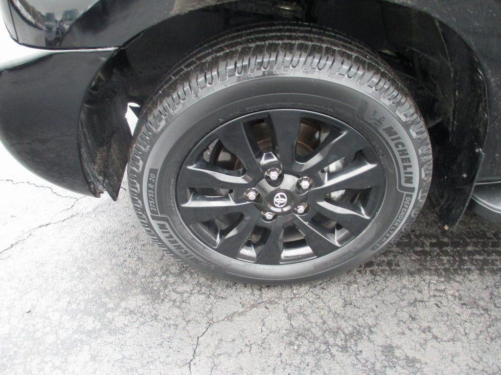 2022 Toyota Sequoia SR5