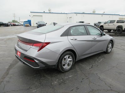 2025 Hyundai Elantra SE