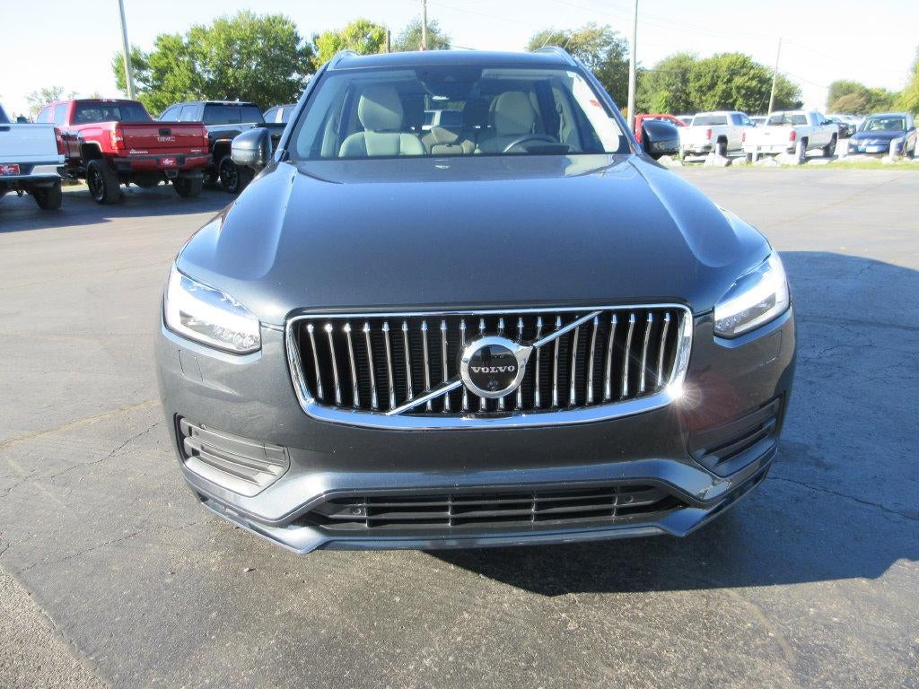2022 Volvo XC90 T6 Momentum 7 Passenger
