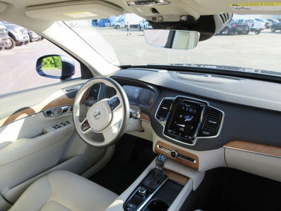 2022 Volvo XC90 T6 Momentum 7 Passenger