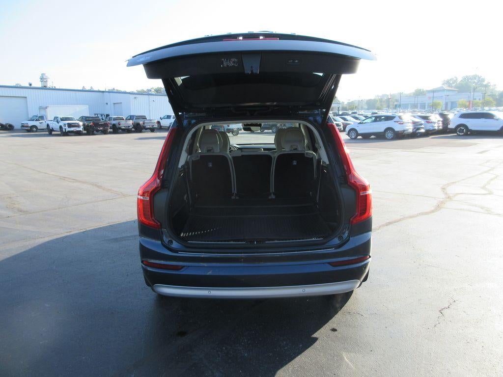 2022 Volvo XC90 T6 Momentum 7 Passenger