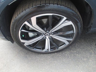 2024 Volvo XC60 Recharge Plug-In Hybrid T8 Ultimate Dark Theme