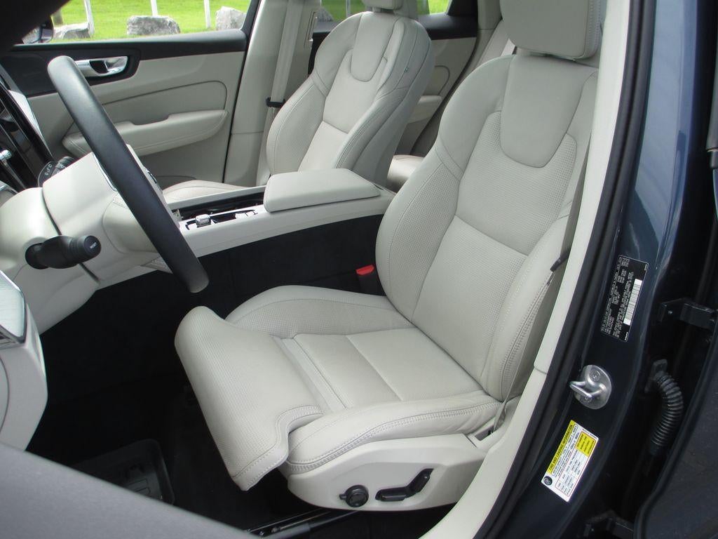 2024 Volvo XC60 Recharge Plug-In Hybrid T8 Ultimate Dark Theme