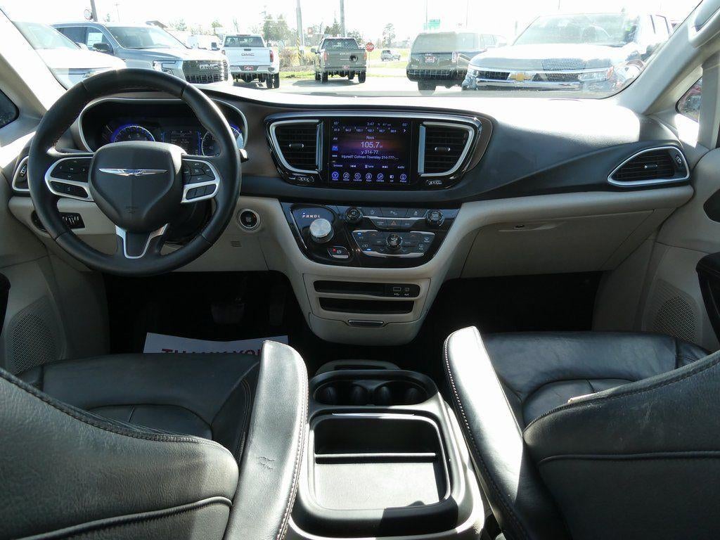 2017 Chrysler Pacifica Touring-L