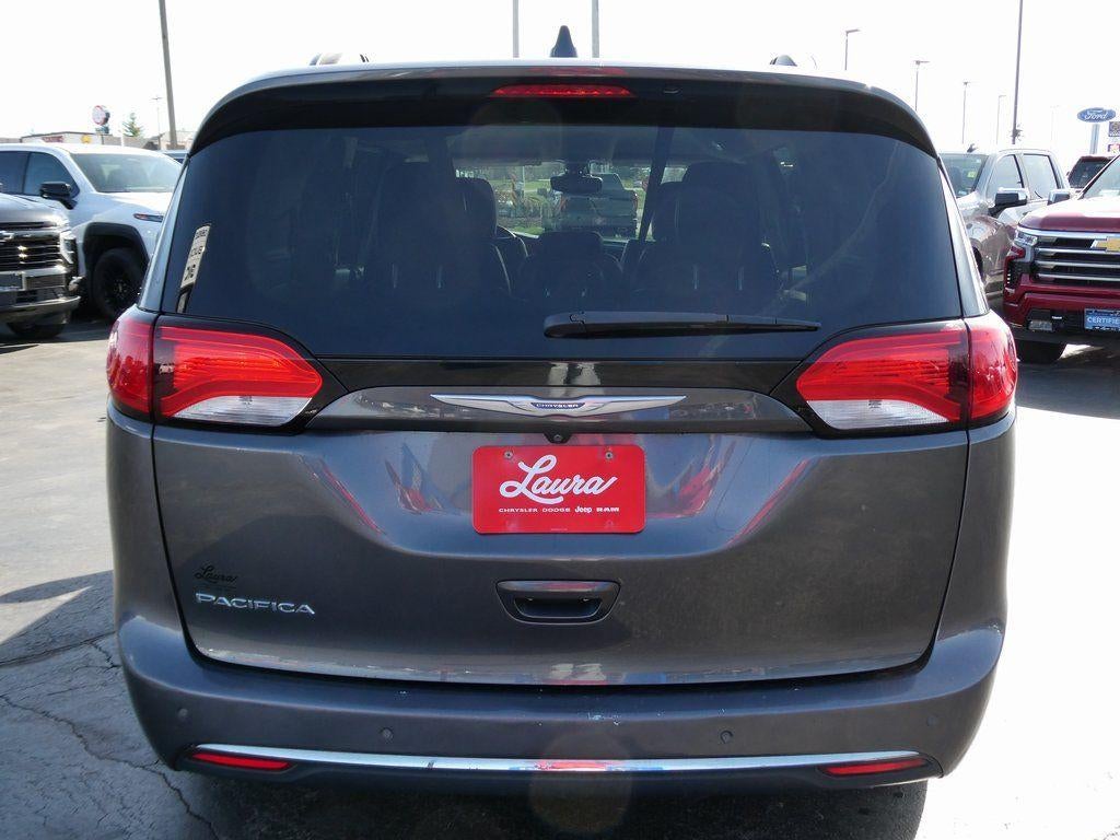 2017 Chrysler Pacifica Touring-L