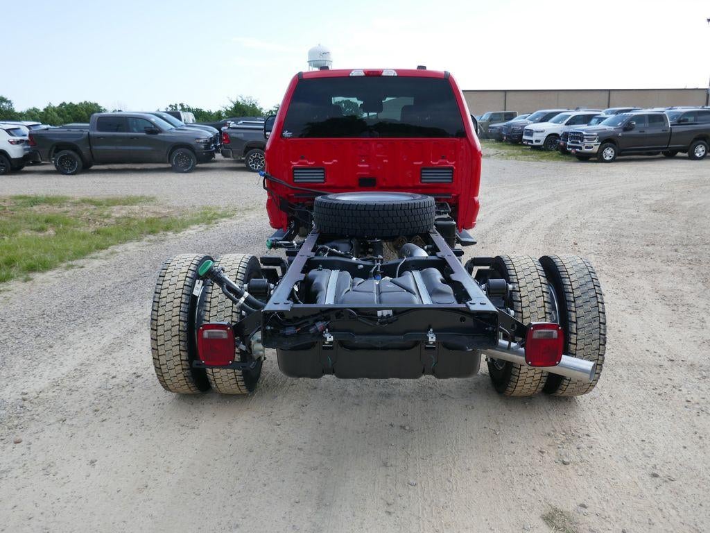 2026 Ford Super Duty F-550 DRW LARIAT 4WD Crew Cab 179" WB 60" CA