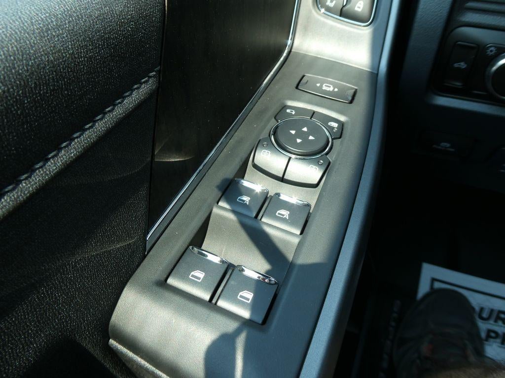 2026 Ford Super Duty F-550 DRW LARIAT 4WD Crew Cab 179" WB 60" CA