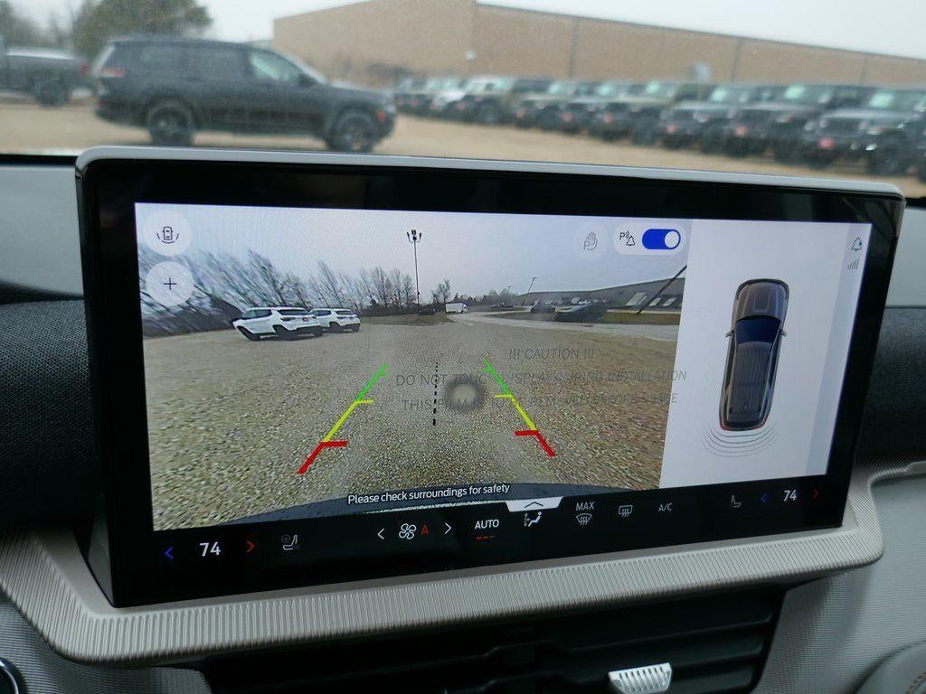 2026 Ford Explorer Active w/100A Pkg 4WD