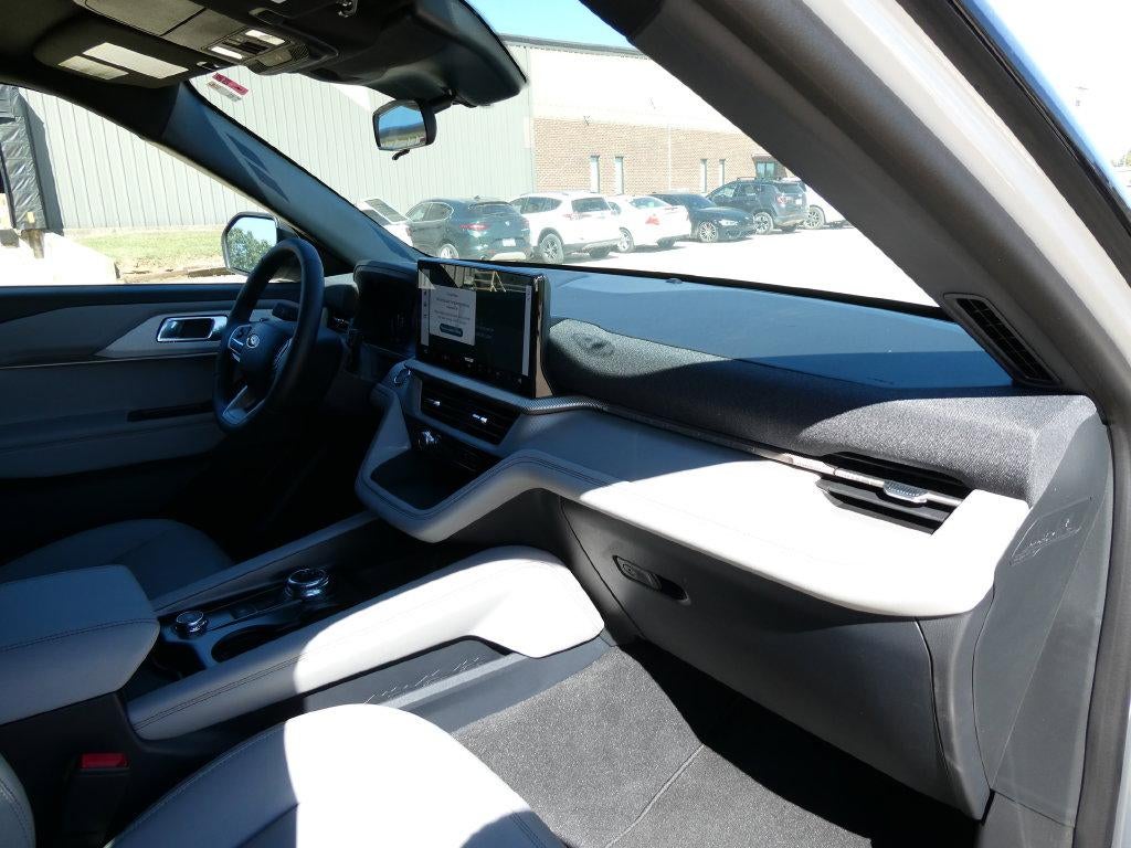2027 Ford Explorer Active w/200A Pkg 4WD