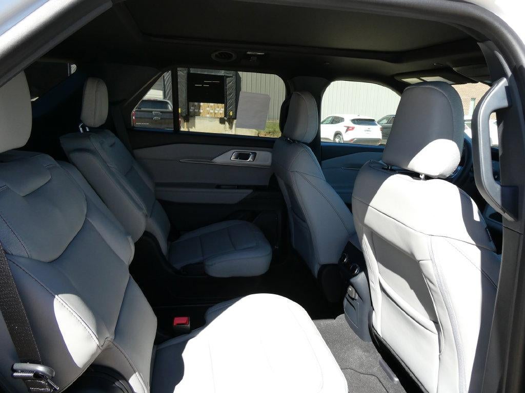 2027 Ford Explorer Active w/200A Pkg 4WD