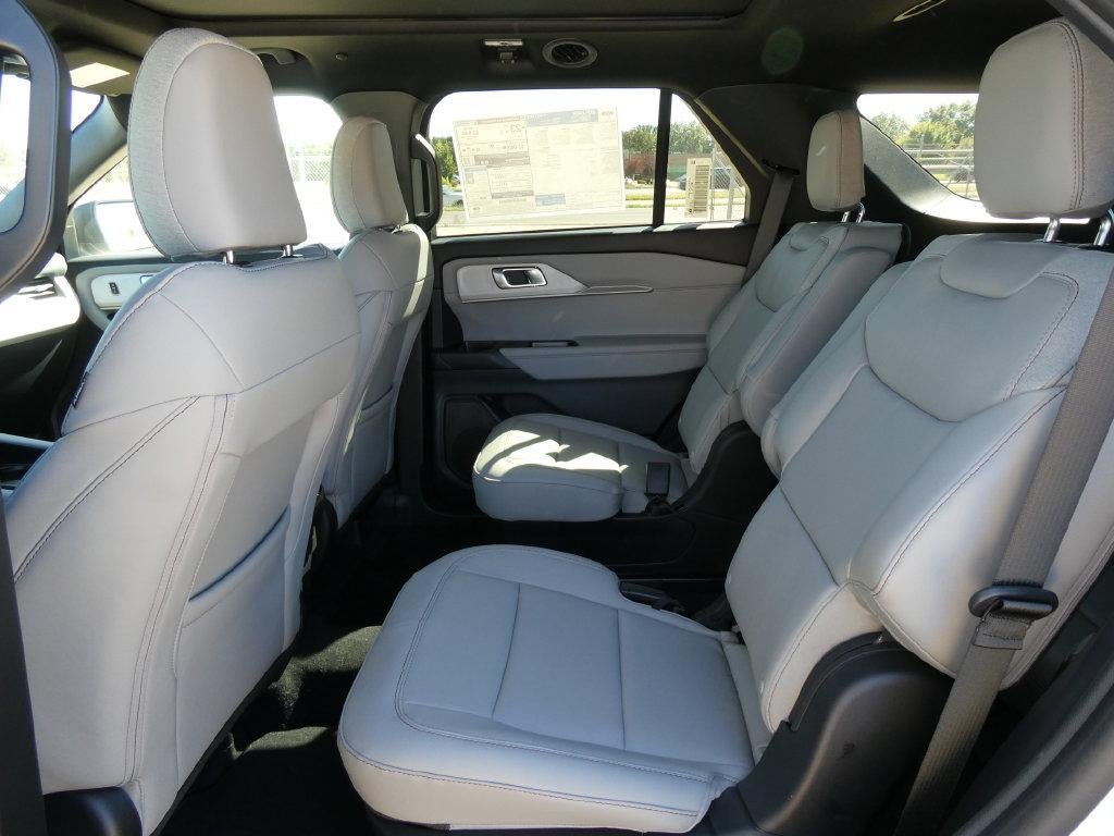 2027 Ford Explorer Active w/200A Pkg 4WD