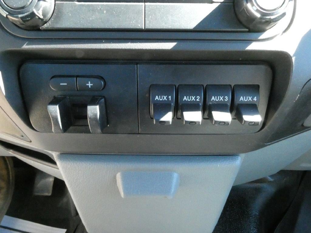 2015 Ford Super Duty F-250 SRW 4WD Crew Cab 6-3/4 Ft Box XL