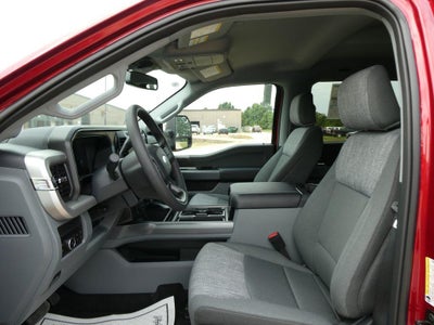 2026 Ford Super Duty F-250 SRW XLT 4WD Crew Cab 6.75' Box