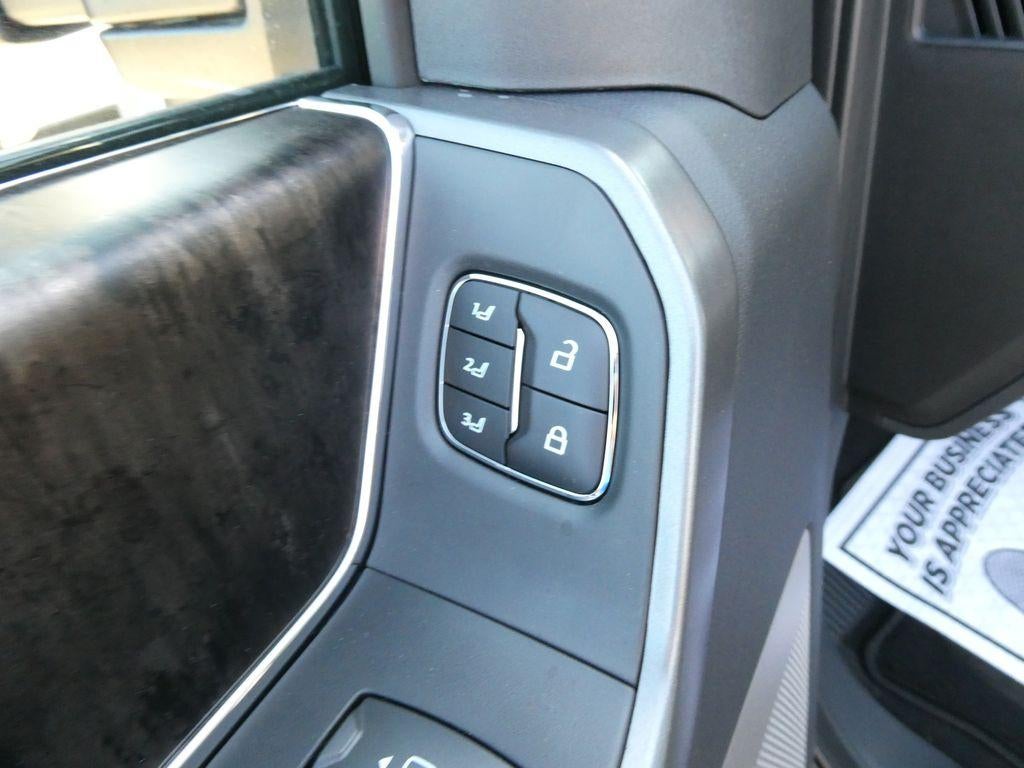 2027 Ford Super Duty F-250 SRW LARIAT 4WD Crew Cab 6.75' Box