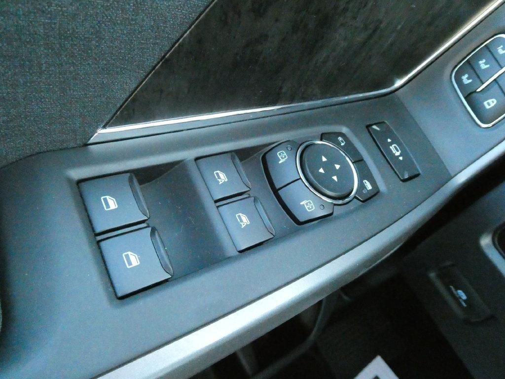 2027 Ford Super Duty F-250 SRW LARIAT 4WD Crew Cab 6.75' Box