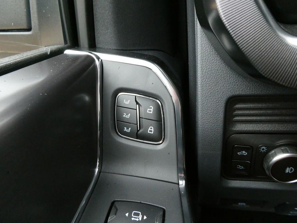 2026 Ford Super Duty F-350 SRW Platinum 4WD Crew Cab 8' Box