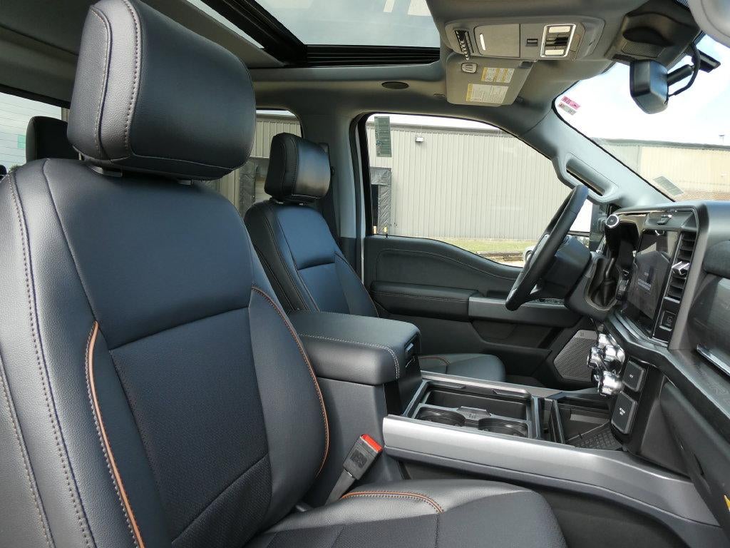 2027 Ford Super Duty F-350 DRW LARIAT 4WD Crew Cab 8' Box