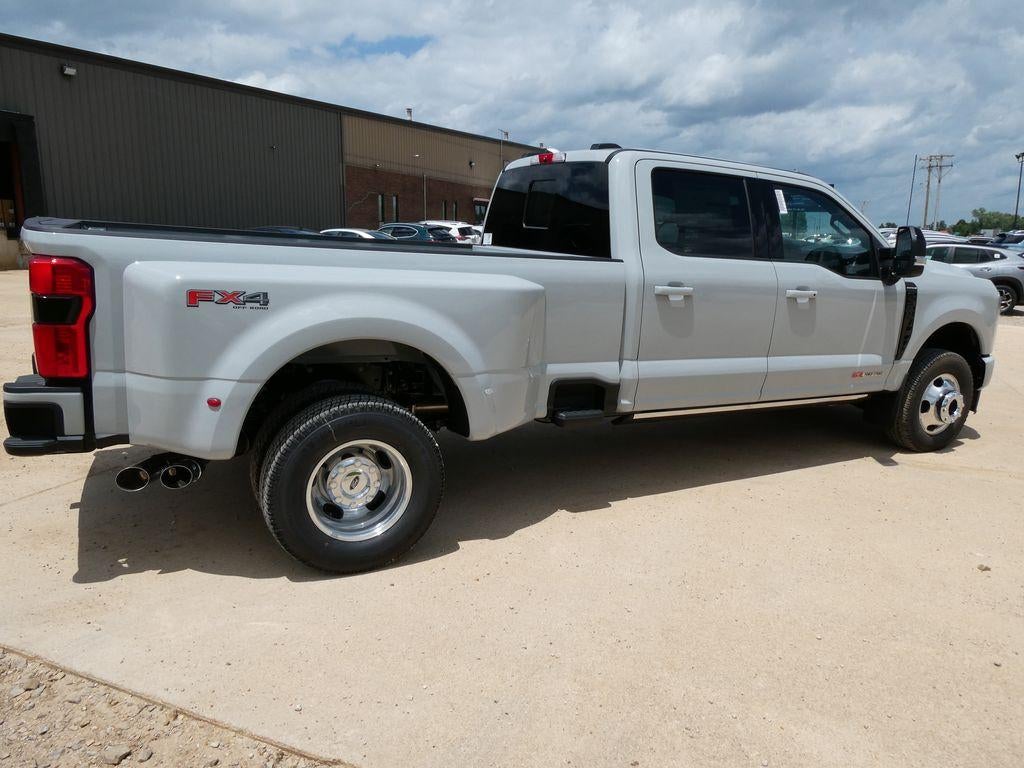 2026 Ford Super Duty F-350 DRW Platinum 4WD Crew Cab 8' Box