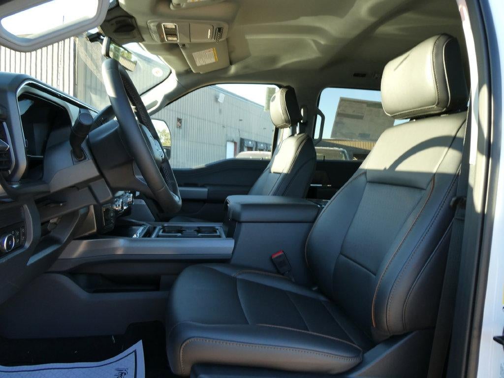 2027 Ford Super Duty F-450 DRW LARIAT 4WD Crew Cab 8' Box