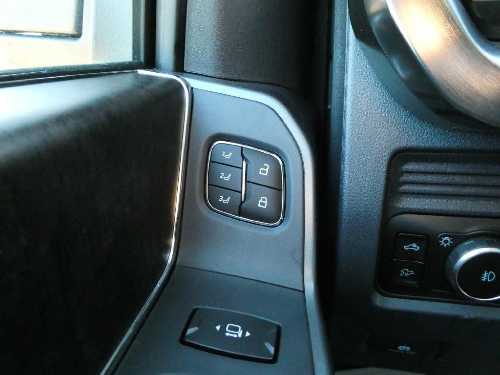 2027 Ford Super Duty F-450 DRW LARIAT 4WD Crew Cab 8' Box