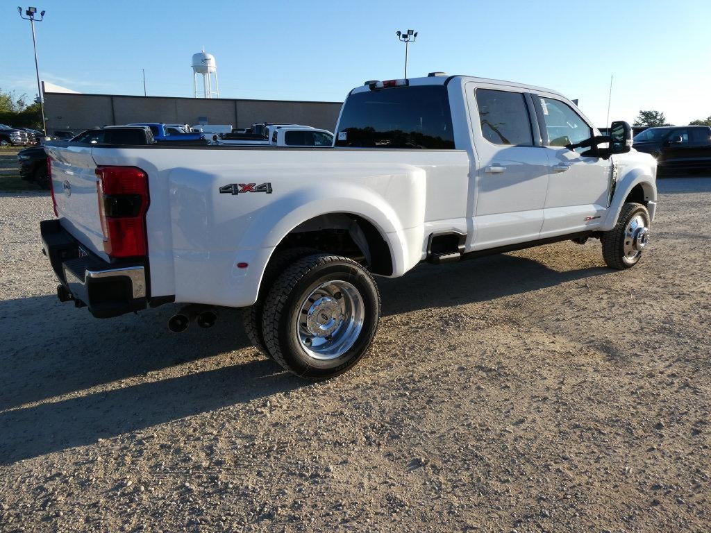 2027 Ford Super Duty F-450 DRW LARIAT 4WD Crew Cab 8' Box