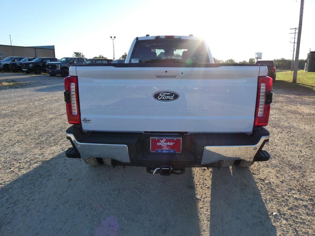 2027 Ford Super Duty F-450 DRW LARIAT 4WD Crew Cab 8' Box